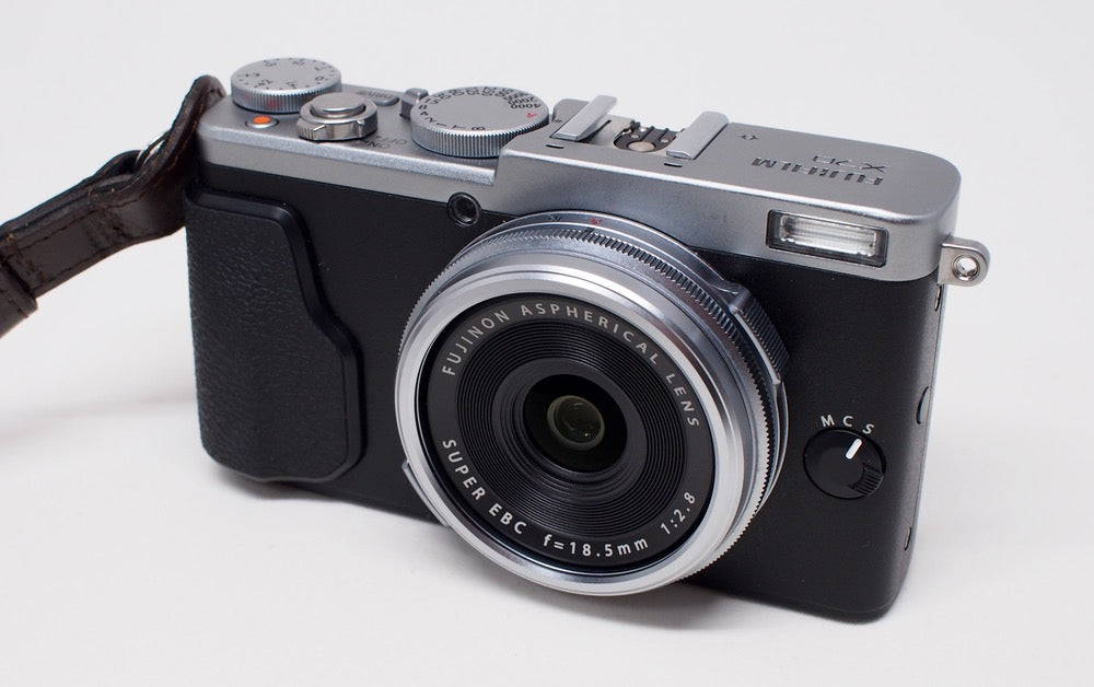 Fuji Fujifilm X70 Digital Camera (Silver) 16.3MP 3.0